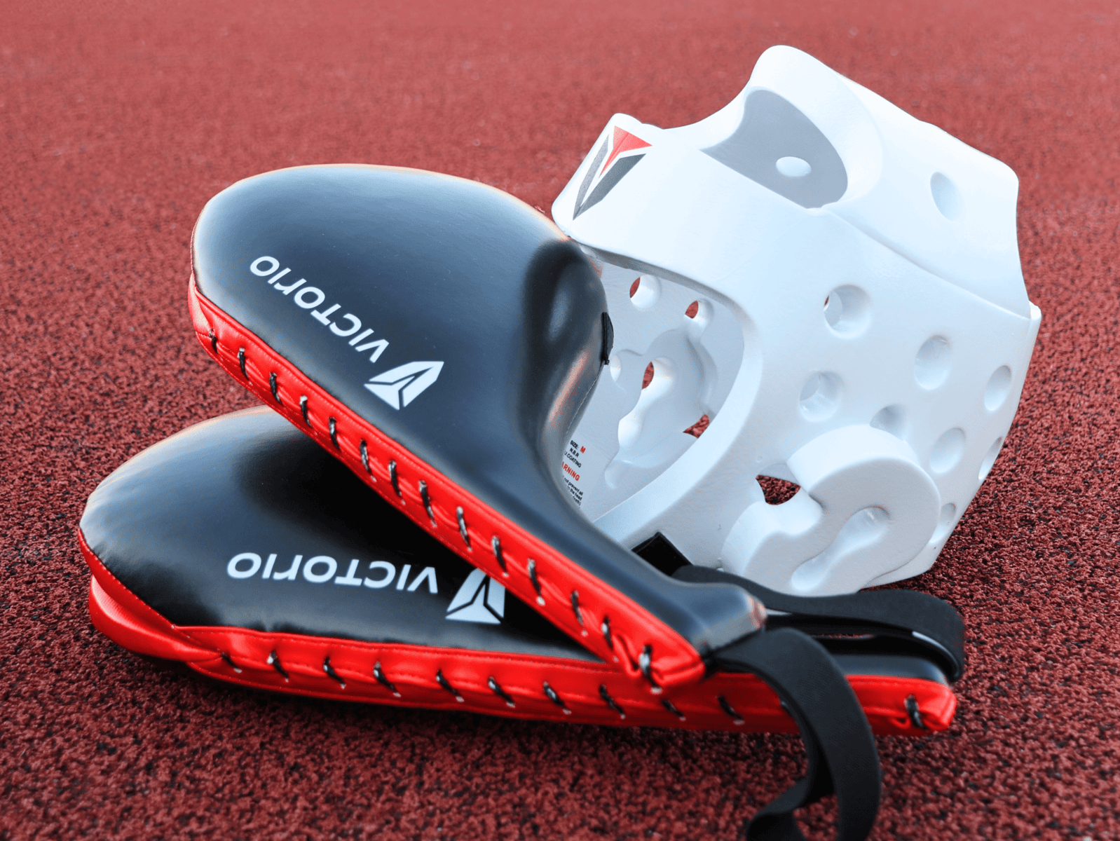 Tekvondo fokuser i kaciga